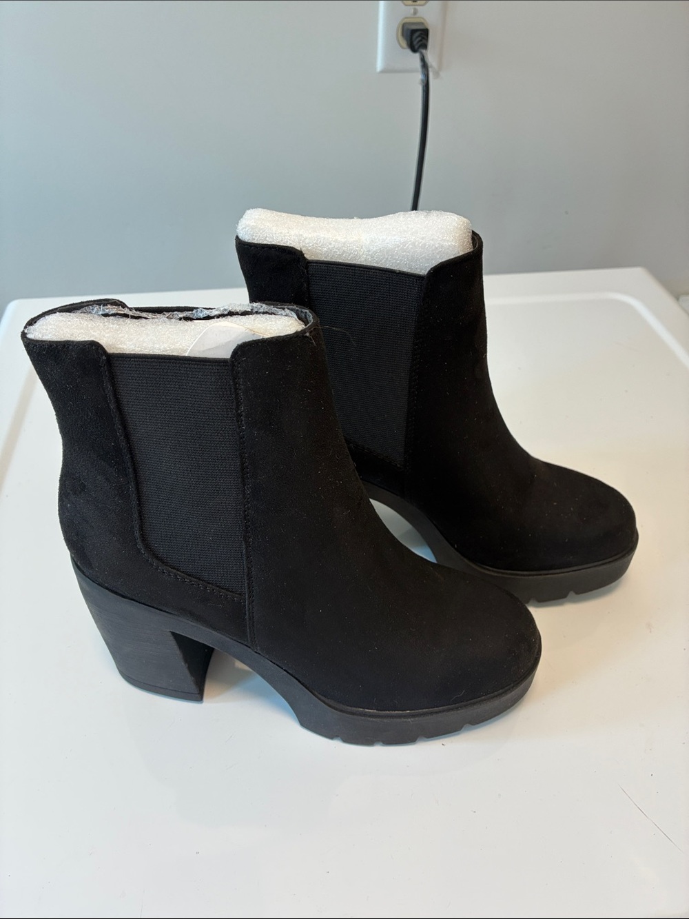 SODA NEW WITHOUT BOX Black Suede Block Heel Ankle Boots - Women 8.5